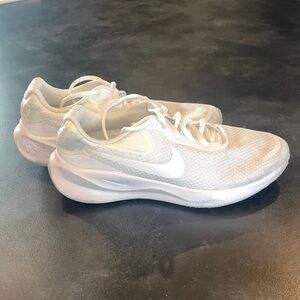 Nike Women's Revolution 7 Shoes, Size 8